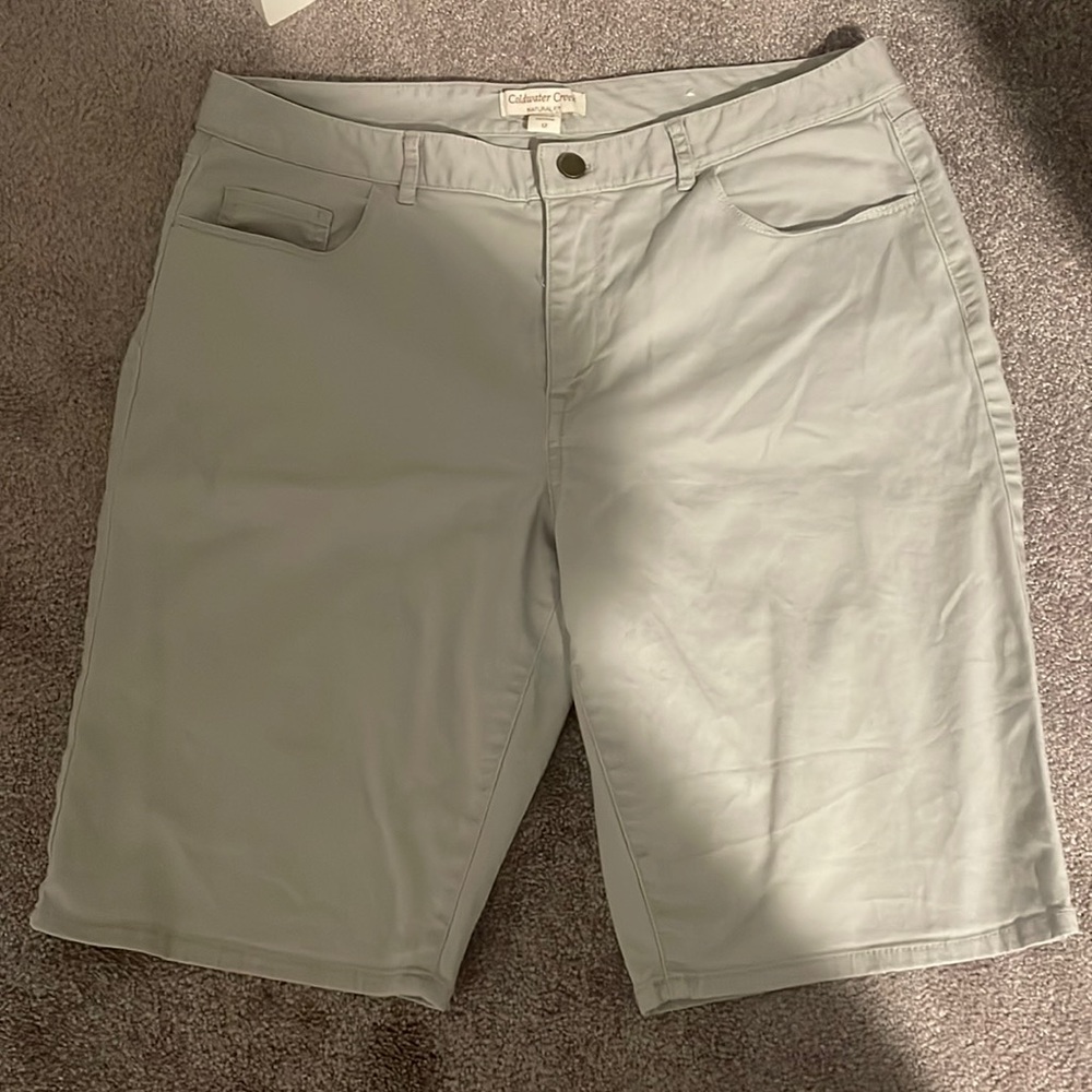 Coldwater Creek Women’s Natural Fit Stretch Denim Shorts | Size 10 | Soft Grey